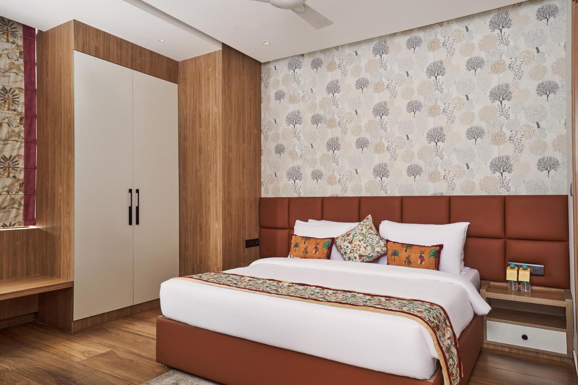 Triptam Vrindavan Luaran gambar
