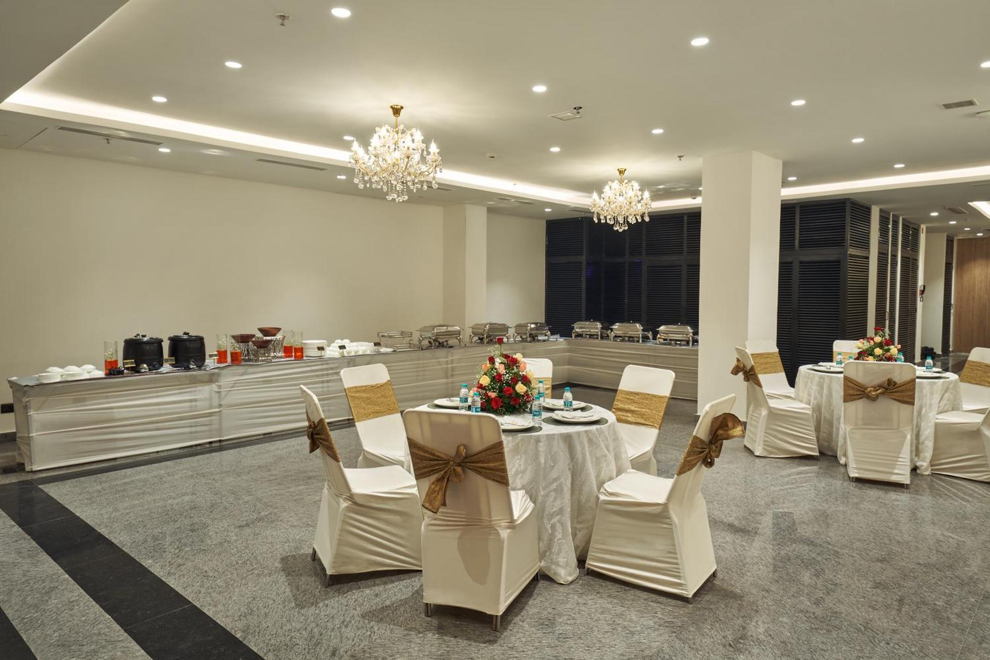 Triptam Vrindavan Luaran gambar