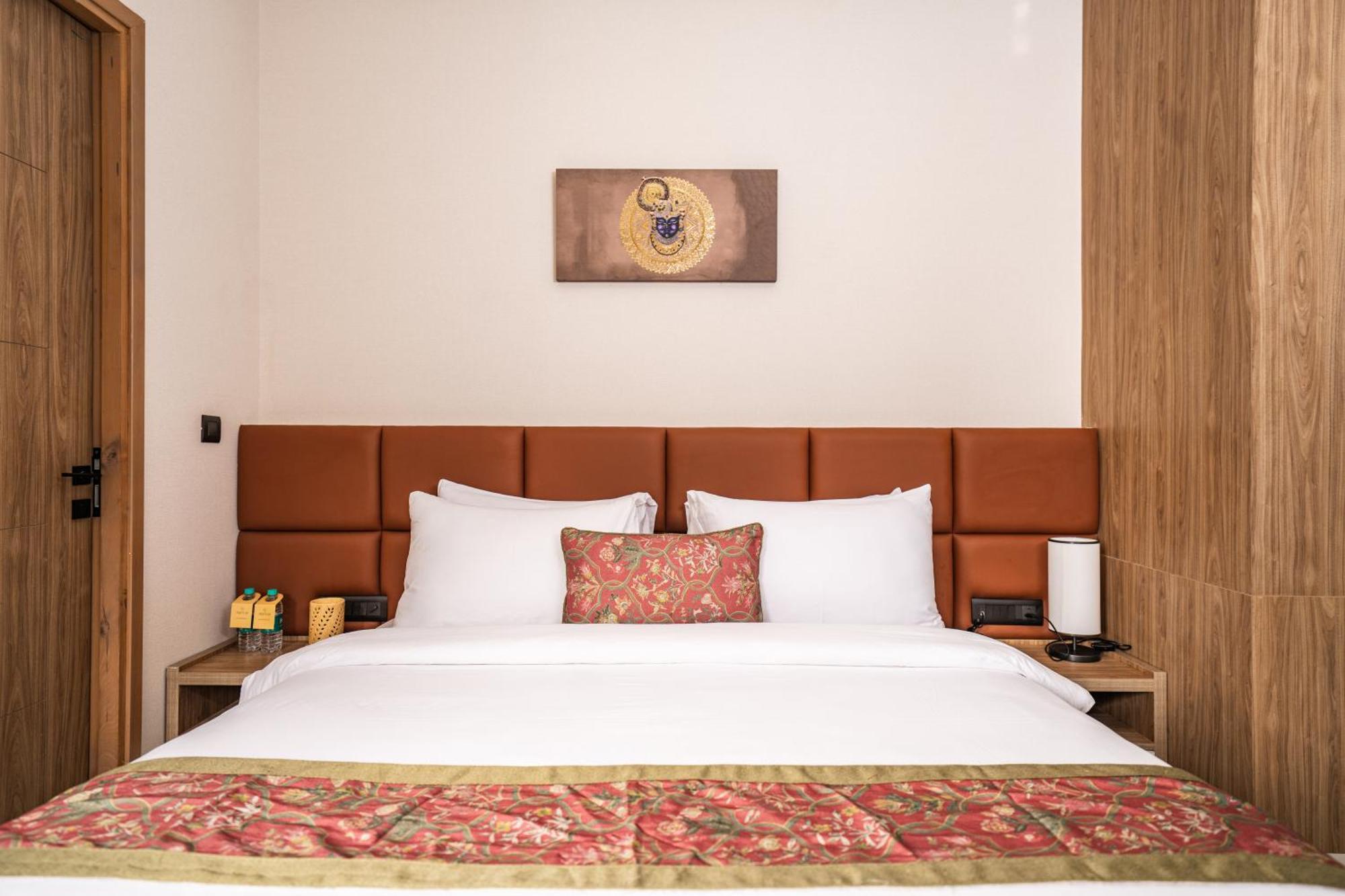 Triptam Vrindavan Luaran gambar